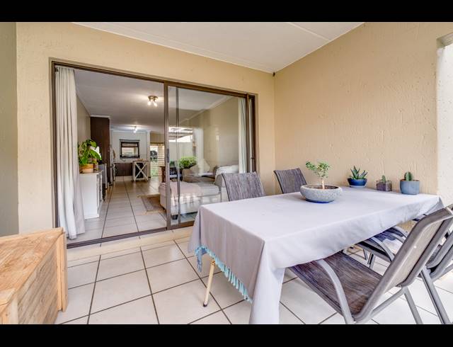 2 BEDROOM APARTMENT FOR SALE IN BRYANSTON